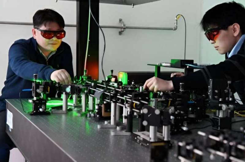 Novel Quantum Sensor Breaks Limits of Optical Measurement Using Entanglement