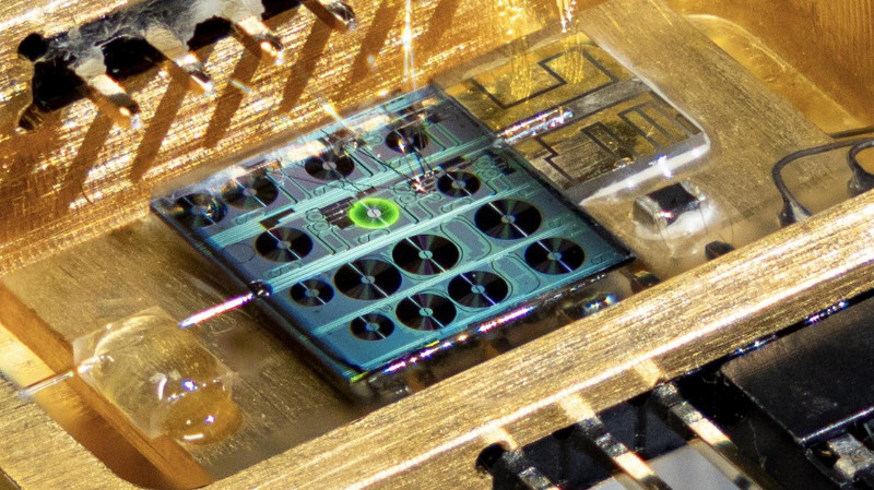 Miniaturizing a Laser on a Photonic Chip